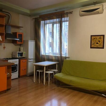 Квартира-Студия На Котляра คาร์คิฟ ภายนอก รูปภาพ
