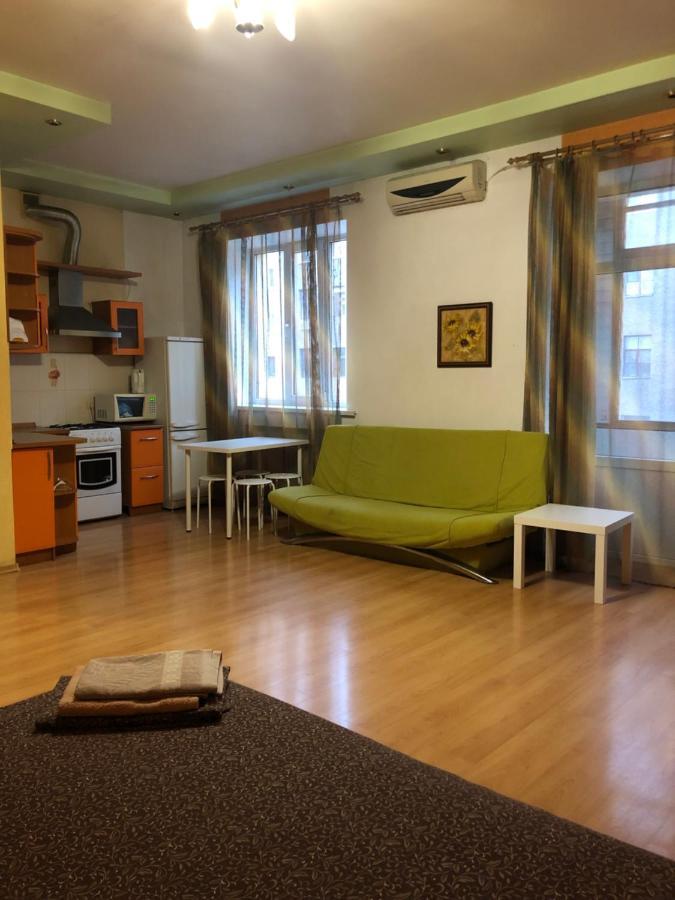 Квартира-Студия На Котляра คาร์คิฟ ภายนอก รูปภาพ